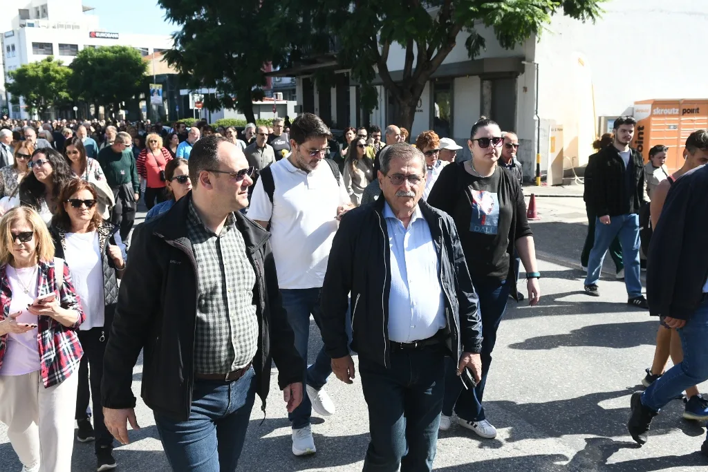 Πελετίδης από την απεργιακή συγκέντρωση: «Δεν θα συμβιβαστούμε με τη φτώχεια και την καταστροφή των ονείρων των παιδιών μας» Πελετίδης από την απεργιακή συγκέντρωση: «Δεν θα συμβιβαστούμε με τη φτώχεια και την καταστροφή των ονείρων των παιδιών μας»