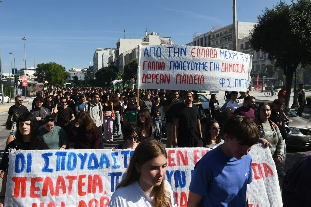 Πελετίδης από την απεργιακή συγκέντρωση: «Δεν θα συμβιβαστούμε με τη φτώχεια και την καταστροφή των ονείρων των παιδιών μας» Πελετίδης από την απεργιακή συγκέντρωση: «Δεν θα συμβιβαστούμε με τη φτώχεια και την καταστροφή των ονείρων των παιδιών μας»