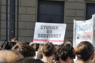 Πανεκπαιδευτικό συλλαλητήριο στην Αθήνα: Κλειστή η Πανεπιστημίου, 10 προσαγωγές – Πορείες σε όλη τη χώρα