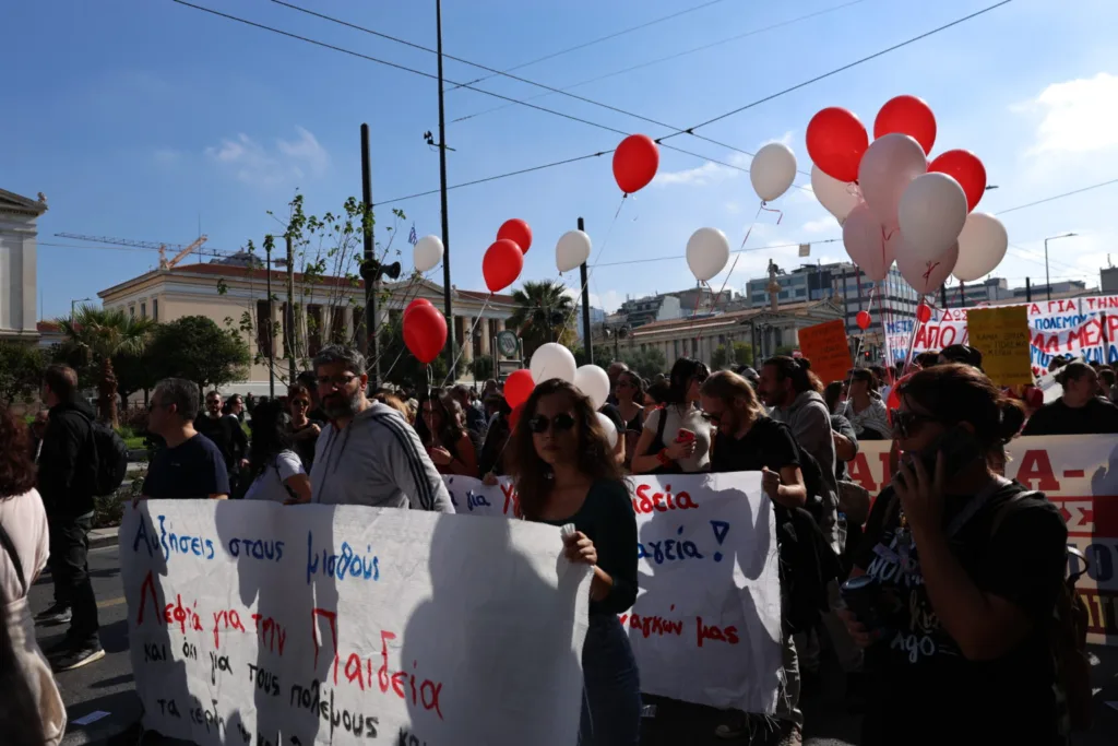 Πανεκπαιδευτικό συλλαλητήριο στην Αθήνα: Κλειστή η Πανεπιστημίου, 10 προσαγωγές – Πορείες σε όλη τη χώρα Πανεκπαιδευτικό συλλαλητήριο στην Αθήνα: Κλειστή η Πανεπιστημίου, 10 προσαγωγές – Πορείες σε όλη τη χώρα