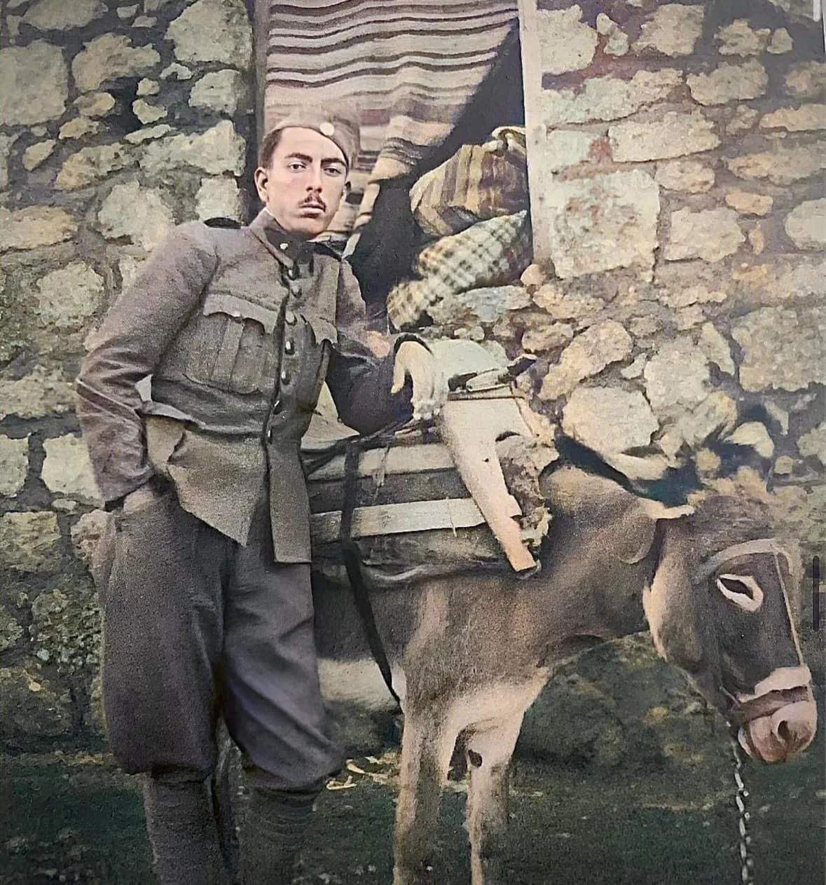 Το 1940 οι αγαπημένοι του ελληνικού σινεμά φορούσαν χακί