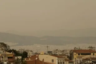 Αφρικανική σκόνη και λασποβροχές στην Πελοπόννησο – Πότε υποχωρεί το φαινόμενο