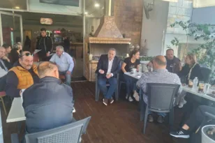 Στην Αγυιά η «Πάτρα Ενωμένη» – Συζητήσεις με κατοίκους για τα προβλήματα της περιοχής