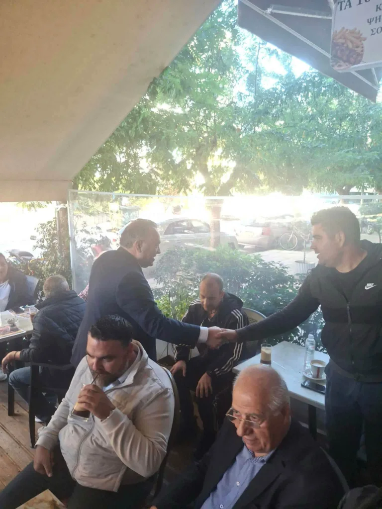 Στην Αγυιά η «Πάτρα Ενωμένη» – Συζητήσεις με κατοίκους για τα προβλήματα της περιοχής