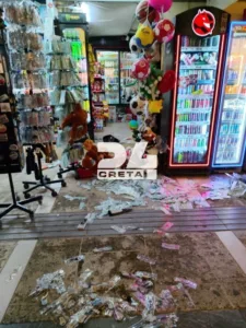 Έπεσε ξύλο σε περίπτερο στο Ηράκλειο, πώς περαστικός επιτέθηκε σε πελάτη! Έπεσε ξύλο σε περίπτερο στο Ηράκλειο, πώς περαστικός επιτέθηκε σε πελάτη!