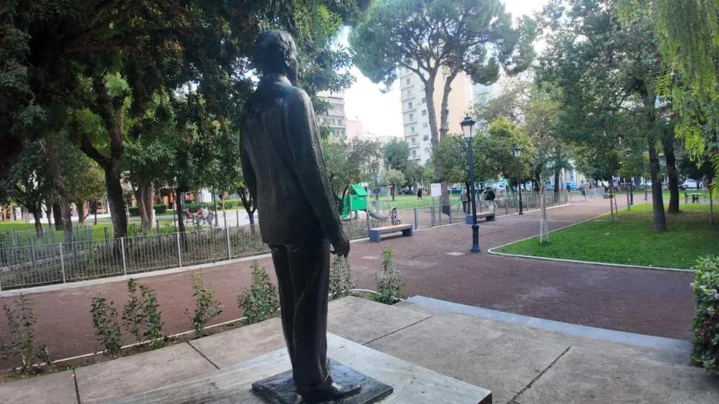 Πλατεία Όλγας: Ξεκίνησαν οι βανδαλισμοί λίγες ημέρες μετά την ανάπλασή της