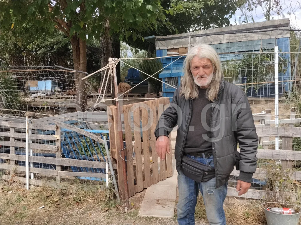 Πέτρος Μπουζάνης-Κεϊάνης: Ο Ροβινσώνας της Πλαζ - 15 χρόνια ζει αθέατος στο ξύλινο καταφύγιό του