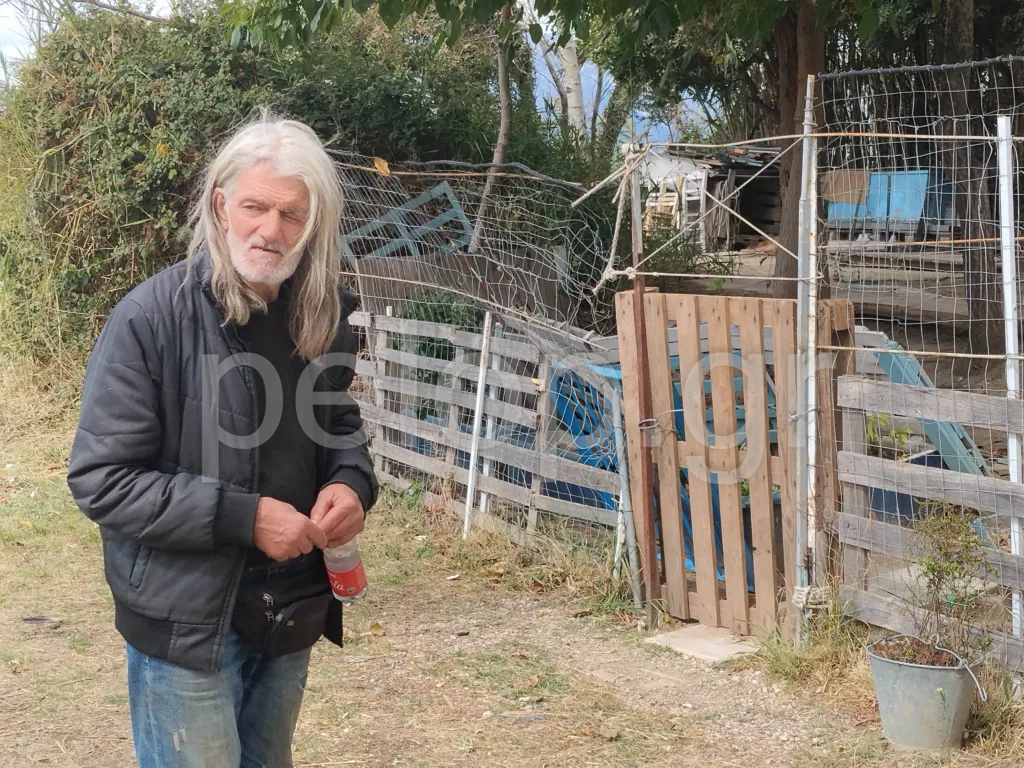 Πέτρος Μπουζάνης-Κεϊάνης: Ο Ροβινσώνας της Πλαζ - 15 χρόνια ζει αθέατος στο ξύλινο καταφύγιό του
