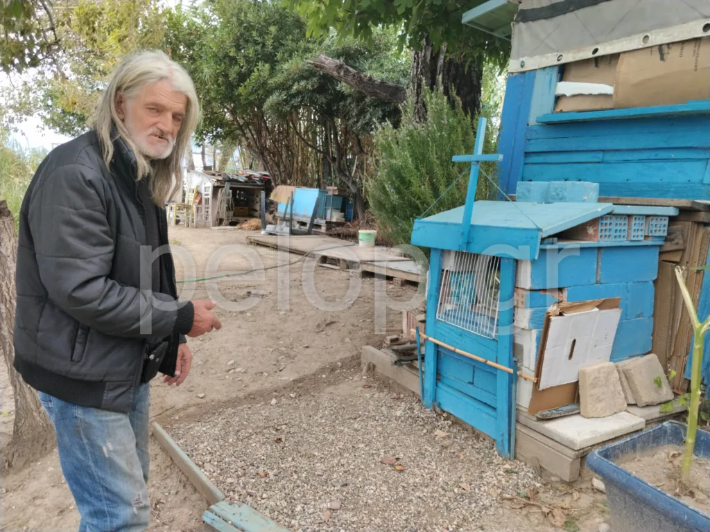 Πέτρος Μπουζάνης-Κεϊάνης: Ο Ροβινσώνας της Πλαζ - 15 χρόνια ζει αθέατος στο ξύλινο καταφύγιό του