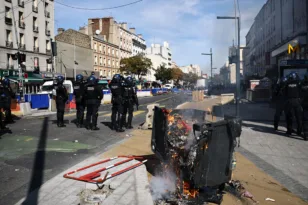 Γαλλία: Συγκρούσεις μαθητών με την αστυνομία – Κλείνουν εκατοντάδες λύκεια