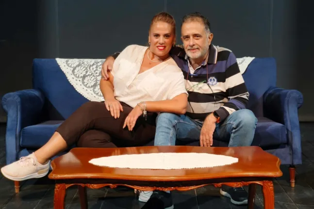 Τζίμης Πολίτης – Ιωάννα Κάμαρη μιλούν για την παράσταση «Κανα-πές»: Η ομάδα που κερδίζει