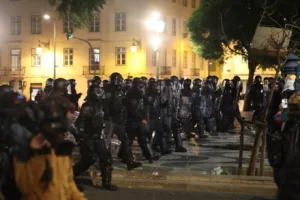 Στις φλόγες η Ευρώπη:1.000 συλλήψεις και τραυματίες στη Γαλλία, επεισόδια σε Αλβανία, λεηλασίες στην Ισπανία, εισβολή στο Κολοσσαίο Στις φλόγες η Ευρώπη:1.000 συλλήψεις και τραυματίες στη Γαλλία, επεισόδια σε Αλβανία, λεηλασίες στην Ισπανία, εισβολή στο Κολοσσαίο