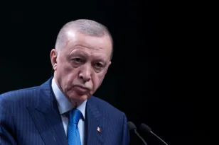 Τουρκία: Άστεγος προσέβαλε σκόπιμα τον Ερντογάν για να μπει φυλακή – «Κοιμόμουν σε χωματερές»