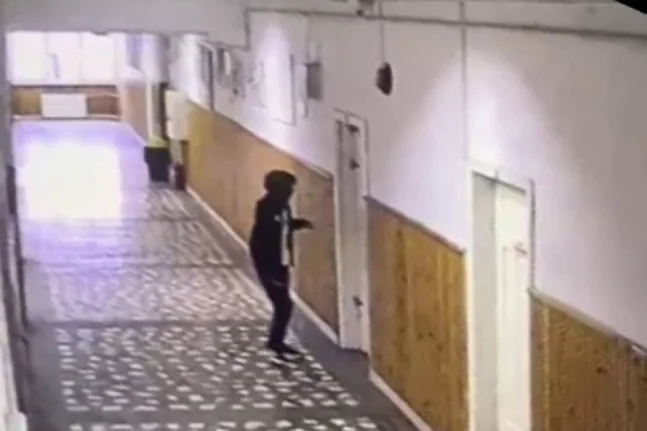 Άγριο περιστατικό, 13χρονος μαθητής μαχαίρωσε καθηγήτρια και έναν συμμαθητή του