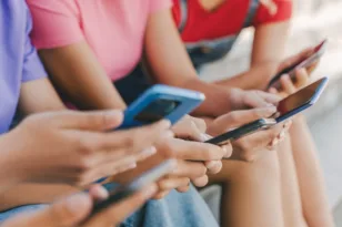 Ανήλικοι και social media: Τη Δευτέρα 12 Οκτωβρίου η παρουσίαση του νέου πλαισίου