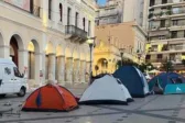 Στην Πάτρα οι φοιτητές στήνουν σκηνές στην Πλατεία Γεωργίου