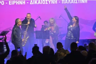 Η Ζωή στην πίστα με το μικρόφωνο!