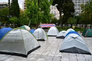 Αρχίζουν οι διήμερες κινητοποιήσεις για την Παιδεία, σκηνές στο Σύνταγμα