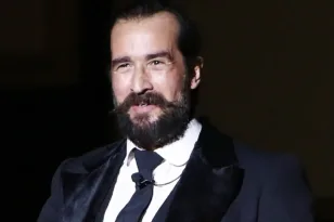 Τάσος Νούσιας: «Οι γυναίκες κάνουν πάντα το κουμάντο» – Τι είπε για τη σύντροφό του