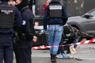 Τρόμος έξω από το Παρίσι: Πυροβολούσε περαστικούς από αυτοκίνητο – Τραυματίστηκε 12χρονη