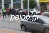 Τροχαίο στην Πάτρα, αυτοκίνητο «καρφώθηκε» σε κολώνα φωτισμού