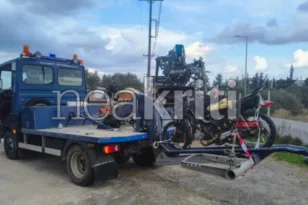 Χερσόνησος: Στο σημείο όπου σκοτώθηκε ο 16χρονος Νίκος οι φίλοι του – Έρευνα για το τροχαίο