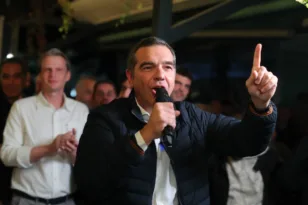 Τσίπρας: Από τον «Νονό» στο «Φωνάζει ο κλέφτης» – Τα καρφιά για Pizza Fan, «Χωριάτικο» και Μητσοτάκη