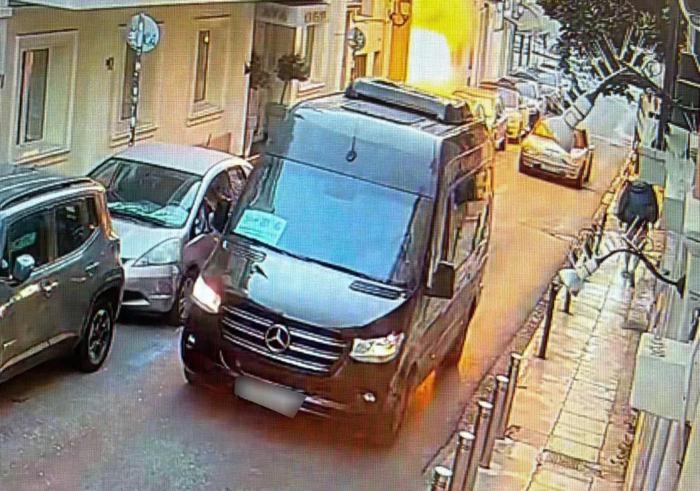 &Pi;&lambda;ά&kappa;&alpha;: &Tau;&rho;&epsilon;&iota;&sigmaf; &kappa;&lambda;έ&phi;&tau;&epsilon;&sigmaf; &chi;&alpha;&lambda;&kappa;&omicron;ύ &pi;&rho;&omicron;&kappa;ά&lambda;&epsilon;&sigma;&alpha;&nu; &tau;&eta;&nu; έ&kappa;&rho;&eta;&xi;&eta; &mu;&epsilon; έ&xi;&iota; &nu;&epsilon;&kappa;&rho;&omicron;ύ&sigmaf;