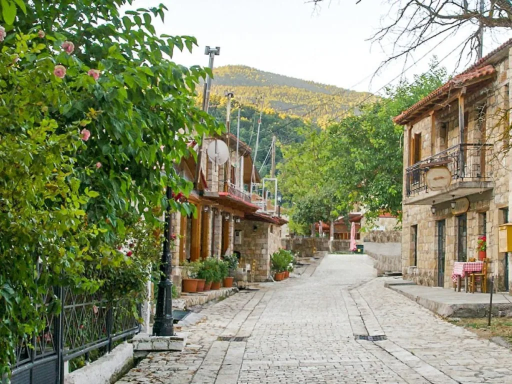 Οκτώβριος στην Αχαΐα: Τρεις φθινοπωρινές αποδράσεις με μικρό budget Οκτώβριος στην Αχαΐα: Τρεις φθινοπωρινές αποδράσεις με μικρό budget