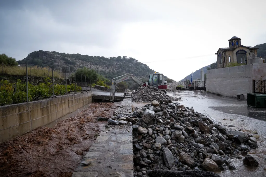 Κρήτη: Εικόνες καταστροφής μετά την κακοκαιρία – Πλημμύρες, κατολισθήσεις και ζημιές